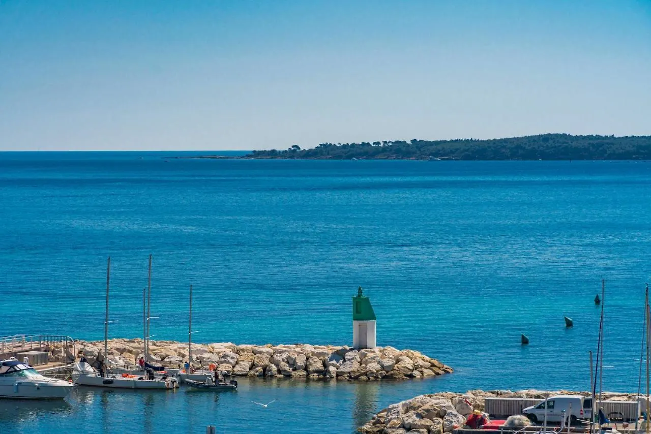 Somptuous Sea-View 3 Bedrooms Penthouse Cannes Moure Rouge 0*,  France